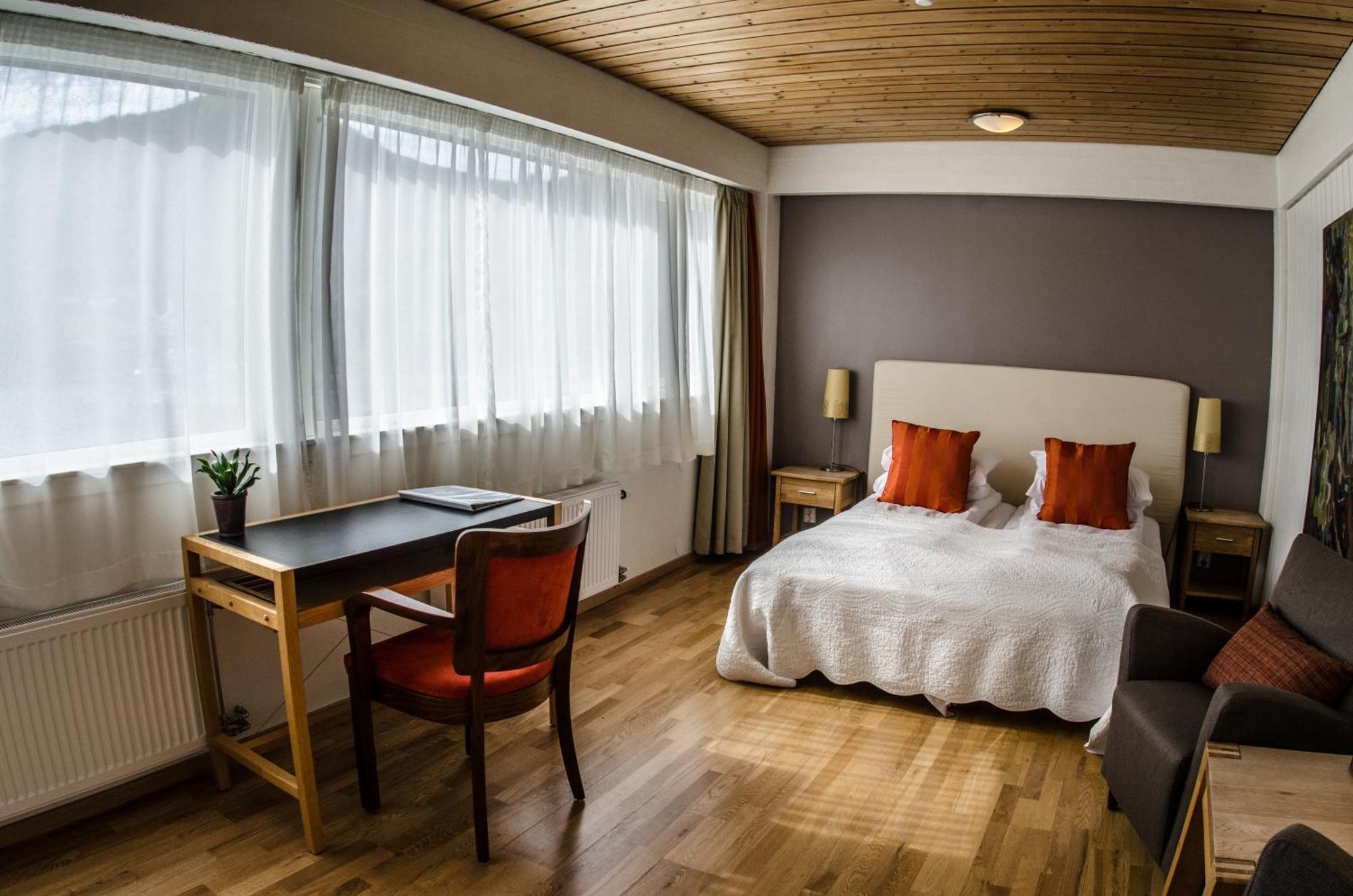 Lavik Fjord Hotel & Apartments Exterior photo